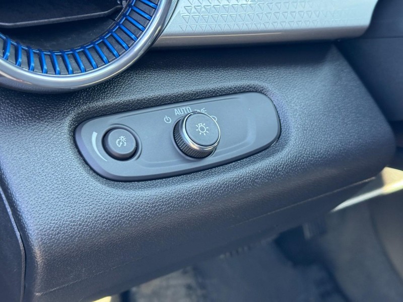 Chevrolet Trax Vehicle Image 16