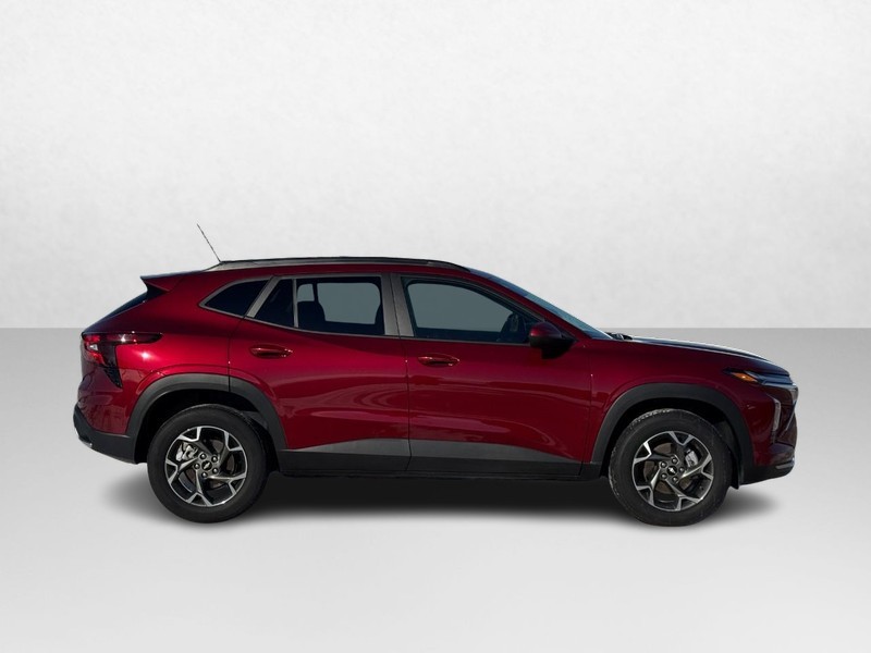 Chevrolet Trax Vehicle Image 02