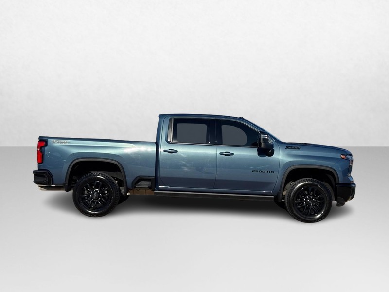 Chevrolet Silverado 2500HD Vehicle Image 02