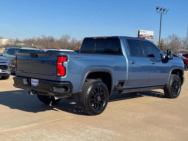 Chevrolet Silverado 2500HD Vehicle Image 03