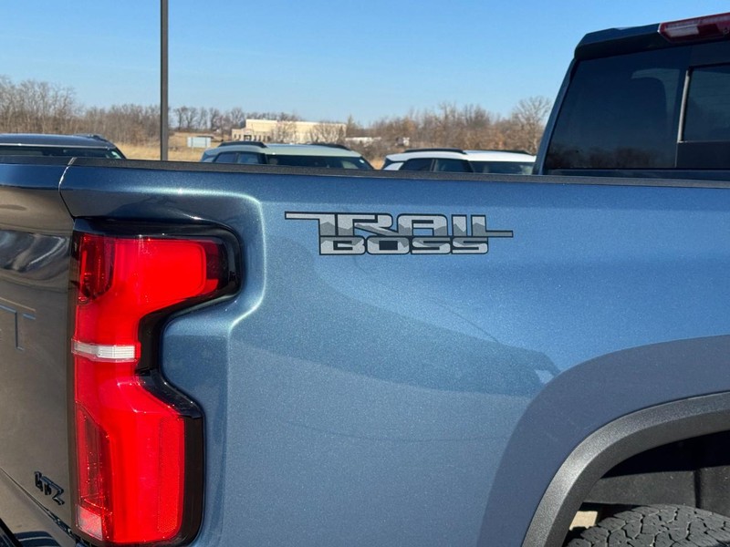 Chevrolet Silverado 2500HD Vehicle Image 04