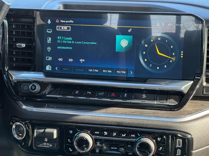 Chevrolet Silverado 2500HD Vehicle Image 09