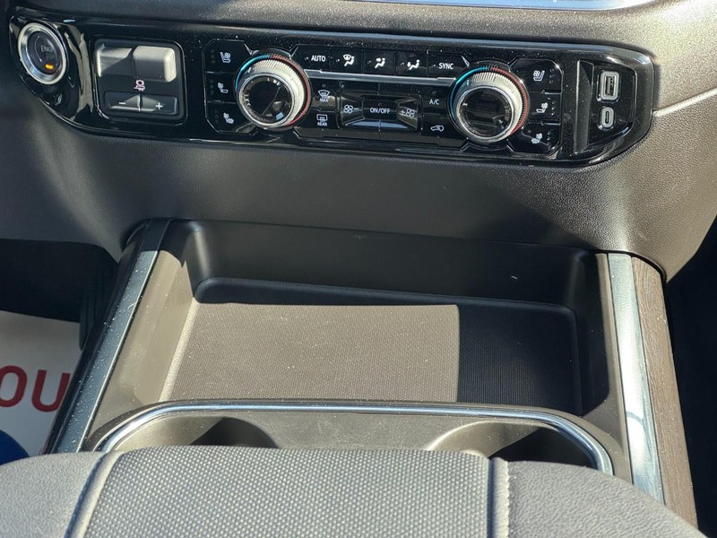 Chevrolet Silverado 2500HD Vehicle Image 10