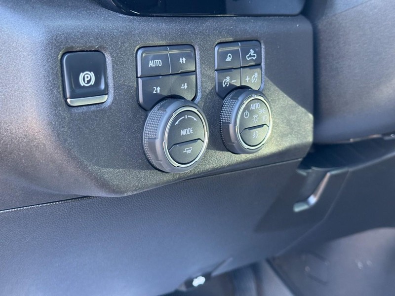 Chevrolet Silverado 2500HD Vehicle Image 13