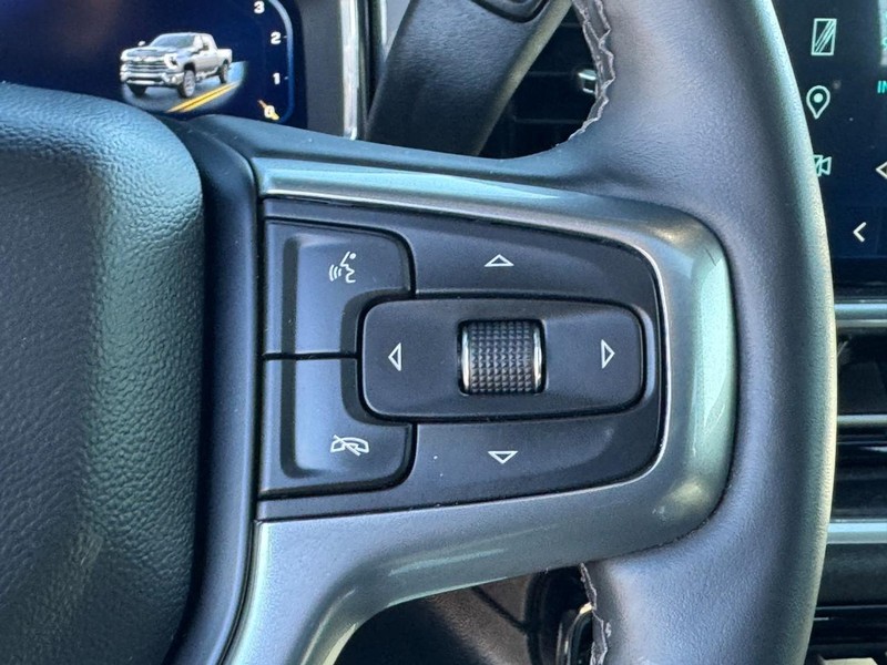 Chevrolet Silverado 2500HD Vehicle Image 15