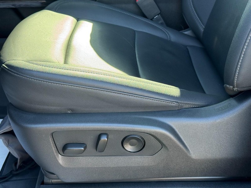 Chevrolet Silverado 2500HD Vehicle Image 22