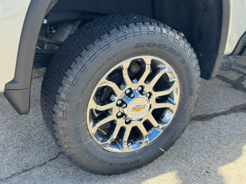 Chevrolet Silverado 3500HD Vehicle Image 04