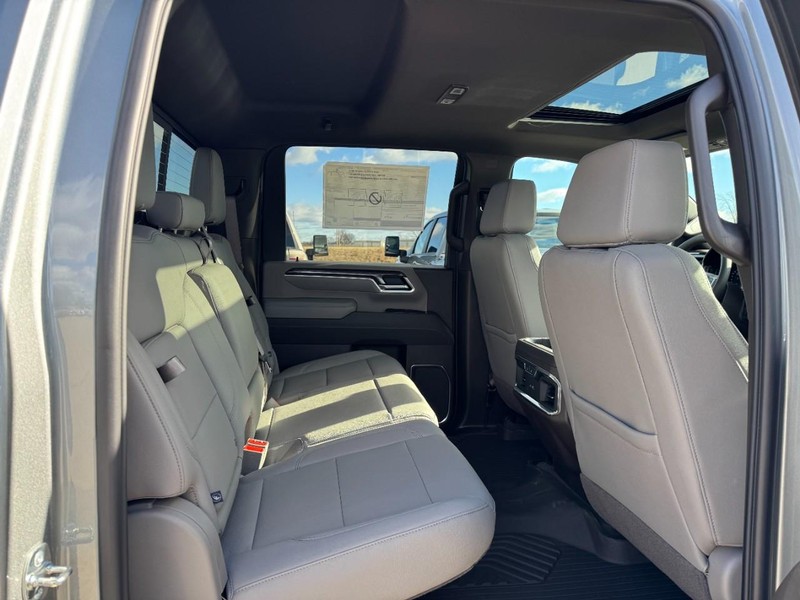 Chevrolet Silverado 3500HD Vehicle Image 05