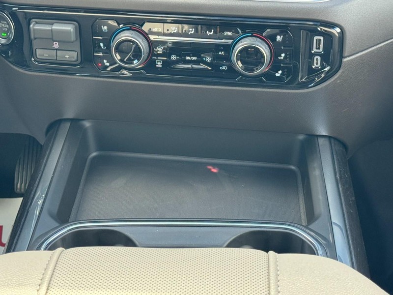 Chevrolet Silverado 3500HD Vehicle Image 09