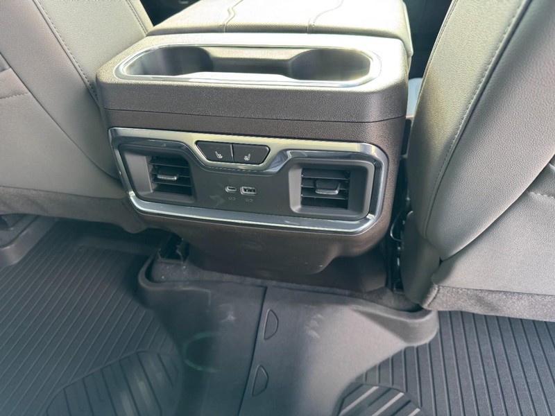 Chevrolet Silverado 3500HD Vehicle Image 10