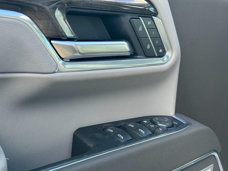 Chevrolet Silverado 3500HD Vehicle Image 11