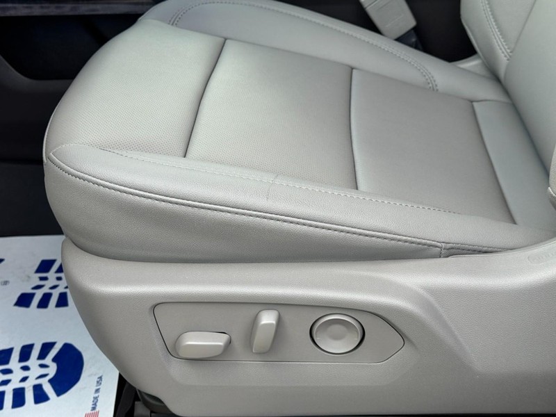 Chevrolet Silverado 3500HD Vehicle Image 13