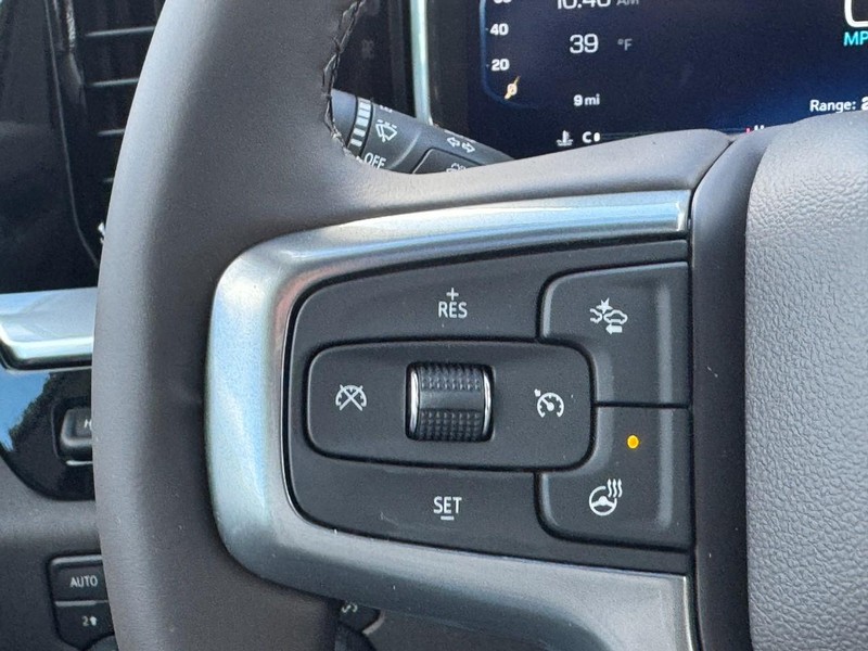 Chevrolet Silverado 3500HD Vehicle Image 14