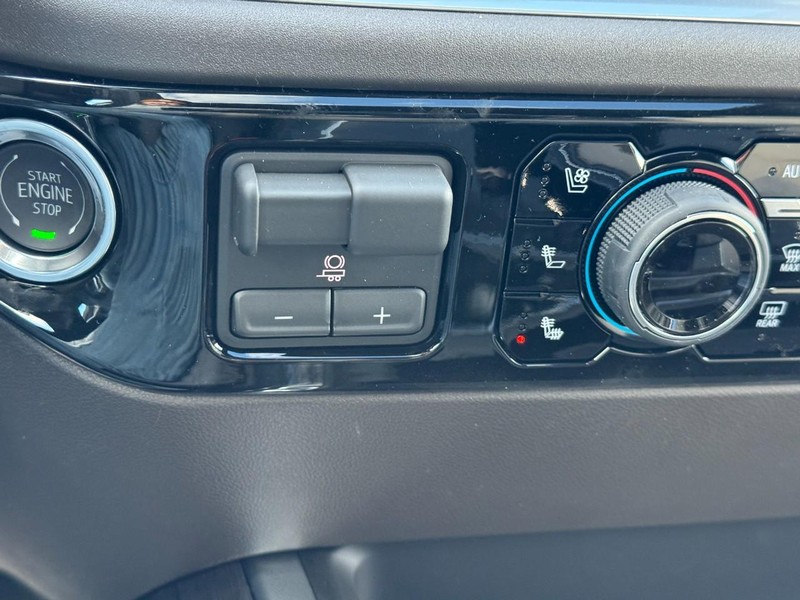 Chevrolet Silverado 3500HD Vehicle Image 16