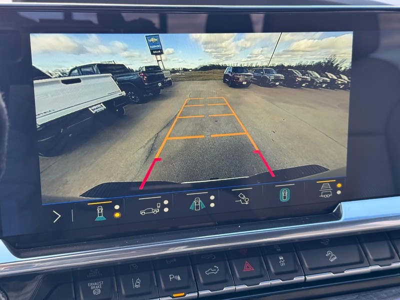 Chevrolet Silverado 3500HD Vehicle Image 17