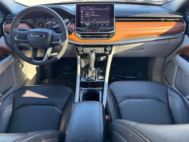 Jeep Compass Vehicle Image 11