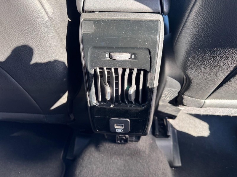 Jeep Compass Vehicle Image 16