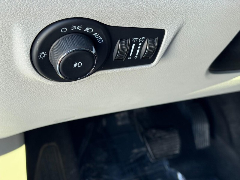 Jeep Compass Vehicle Image 17