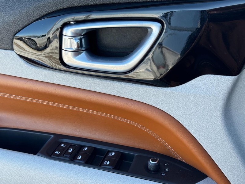 Jeep Compass Vehicle Image 23