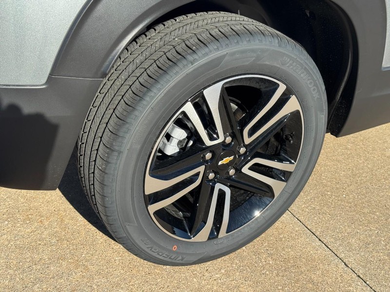 Chevrolet TrailBlazer Vehicle Image 04