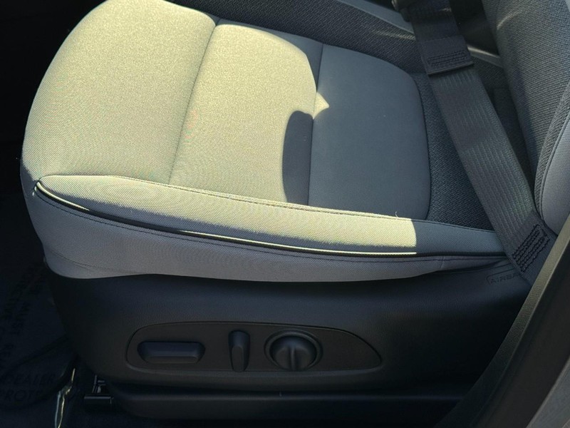 Chevrolet TrailBlazer Vehicle Image 11