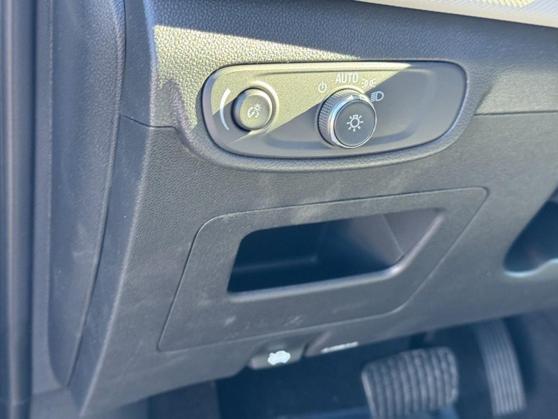 Chevrolet TrailBlazer Vehicle Image 12