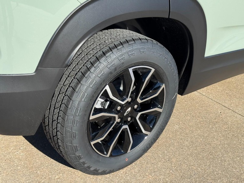 Chevrolet TrailBlazer Vehicle Image 04