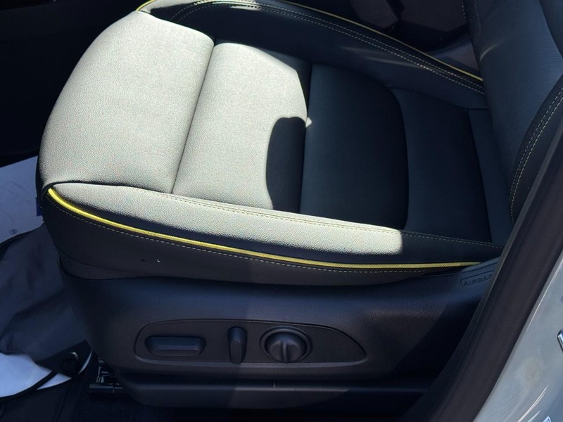 Chevrolet TrailBlazer Vehicle Image 11