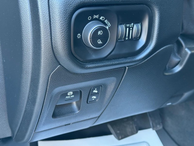 Ram 1500 Vehicle Image 17