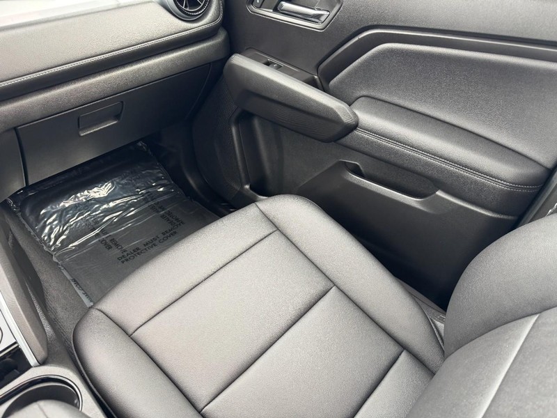 Chevrolet Colorado Vehicle Image 15