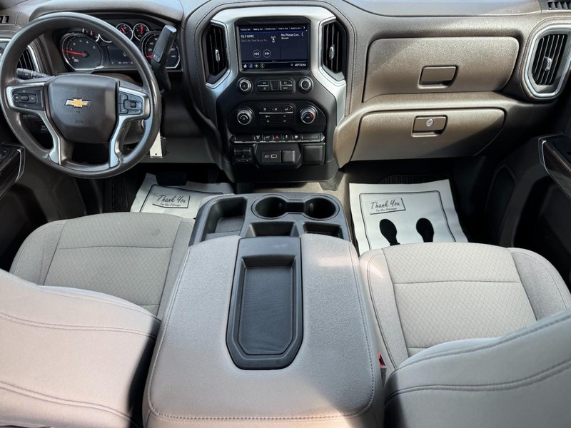 Chevrolet Silverado 2500HD Vehicle Image 11