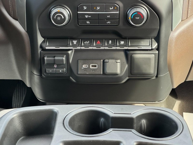 Chevrolet Silverado 2500HD Vehicle Image 14