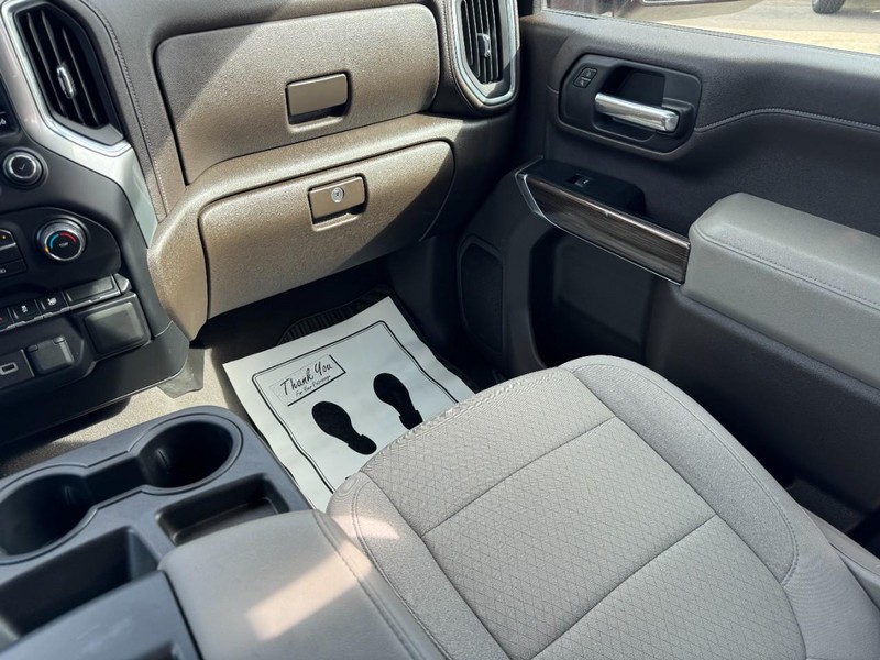 Chevrolet Silverado 2500HD Vehicle Image 15