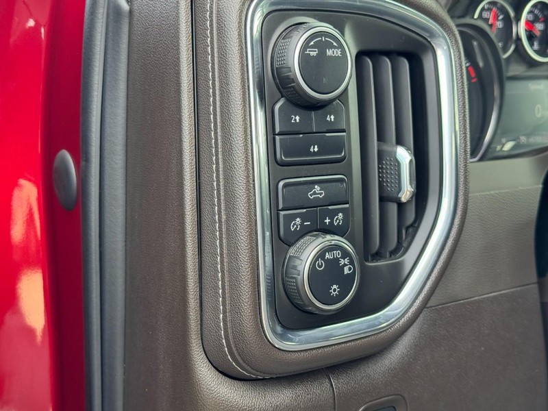 Chevrolet Silverado 2500HD Vehicle Image 16