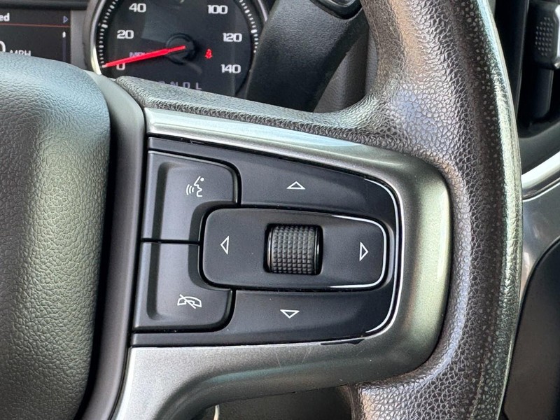 Chevrolet Silverado 2500HD Vehicle Image 18