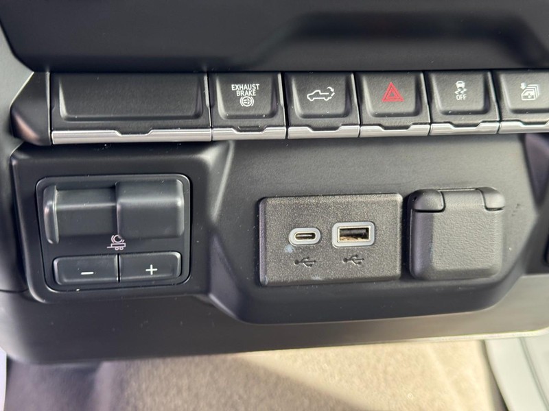 Chevrolet Silverado 2500HD Vehicle Image 20