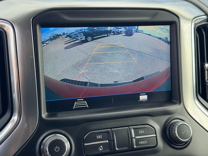 Chevrolet Silverado 2500HD Vehicle Image 21