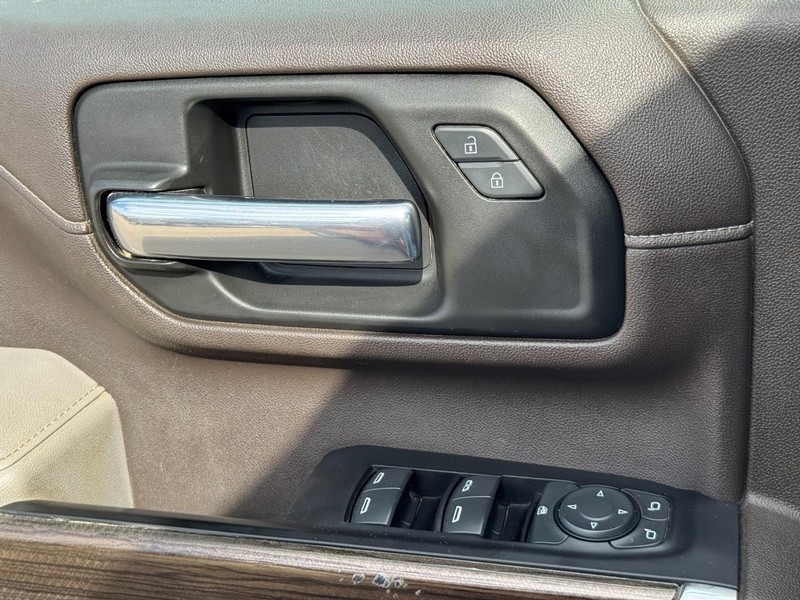 Chevrolet Silverado 2500HD Vehicle Image 22