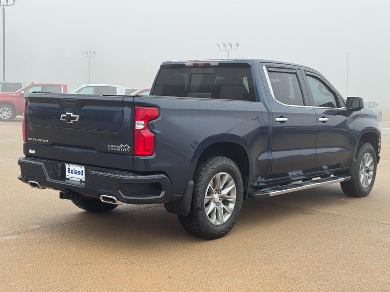 Chevrolet Silverado 1500 LTD Vehicle Image 03