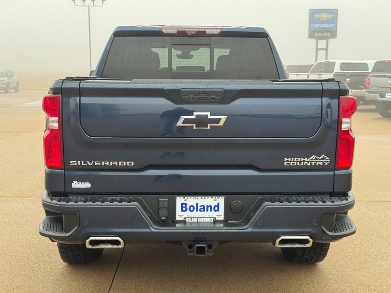 Chevrolet Silverado 1500 LTD Vehicle Image 04