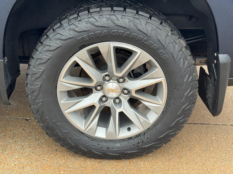 Chevrolet Silverado 1500 LTD Vehicle Image 06