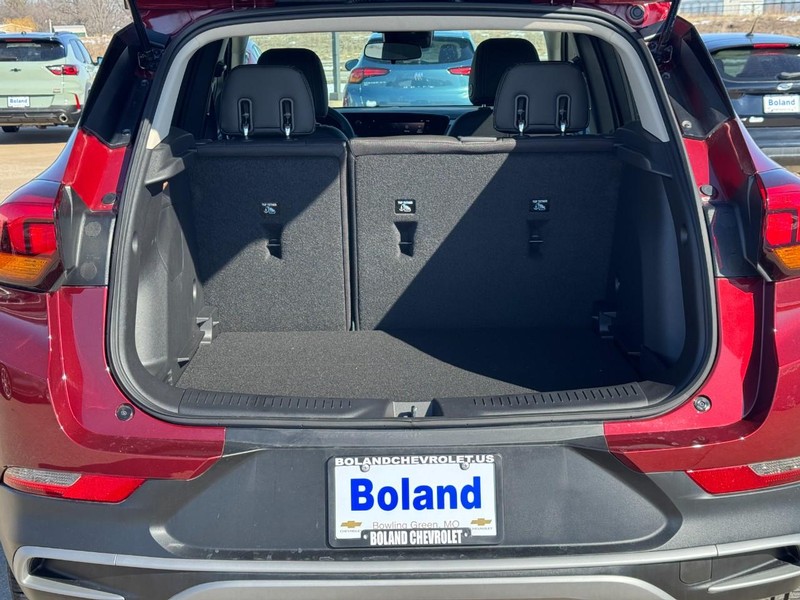 Buick Encore GX Vehicle Full-screen Gallery Image 04