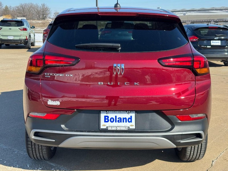 Buick Encore GX Vehicle Full-screen Gallery Image 05