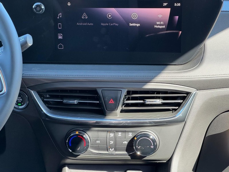 Buick Encore GX Vehicle Full-screen Gallery Image 13