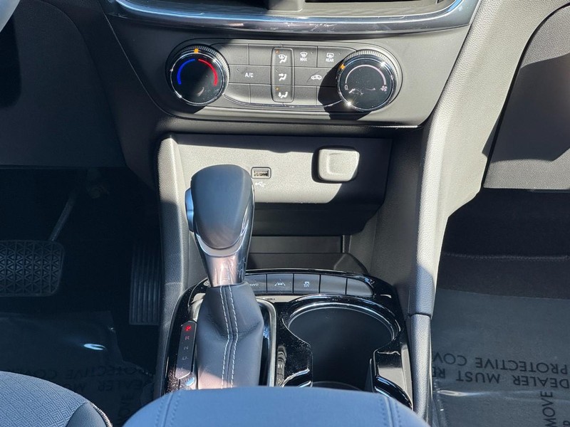 Buick Encore GX Vehicle Full-screen Gallery Image 14