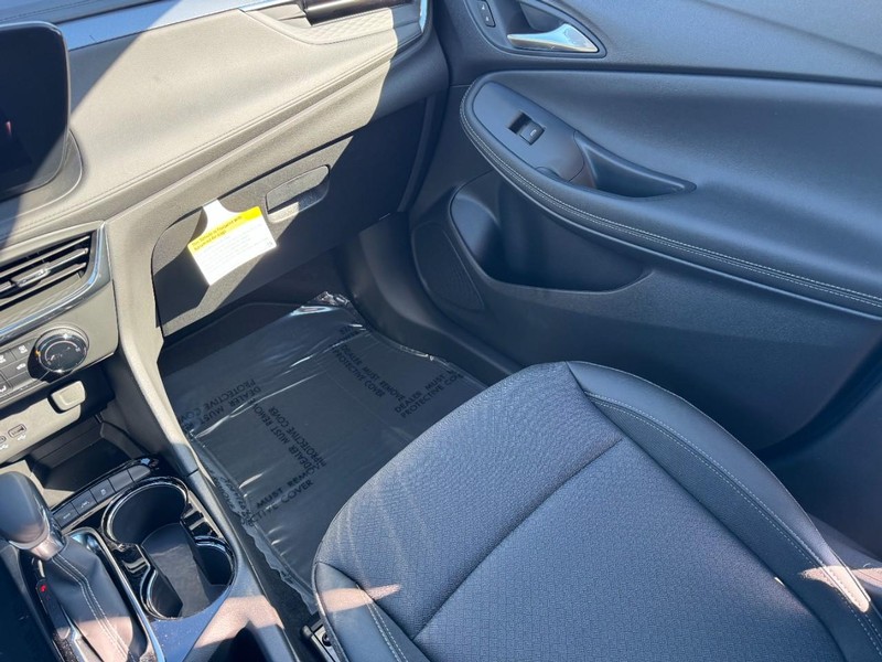 Buick Encore GX Vehicle Full-screen Gallery Image 15