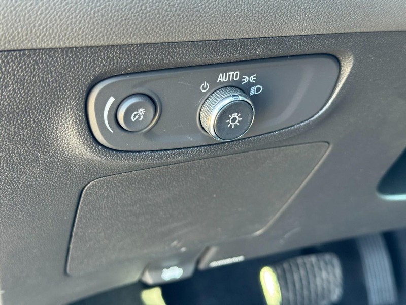 Buick Encore GX Vehicle Full-screen Gallery Image 16