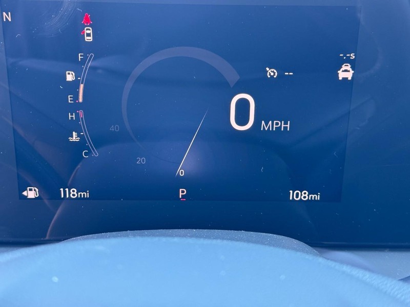 Buick Encore GX Vehicle Full-screen Gallery Image 19