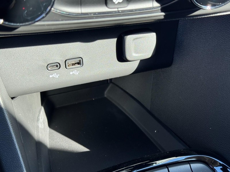 Buick Encore GX Vehicle Full-screen Gallery Image 21