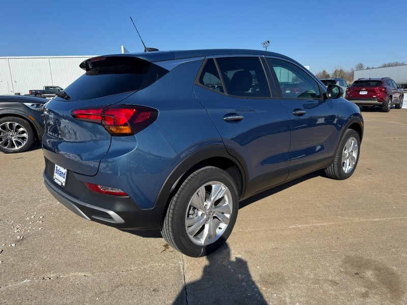 Buick Encore GX Vehicle Full-screen Gallery Image 03